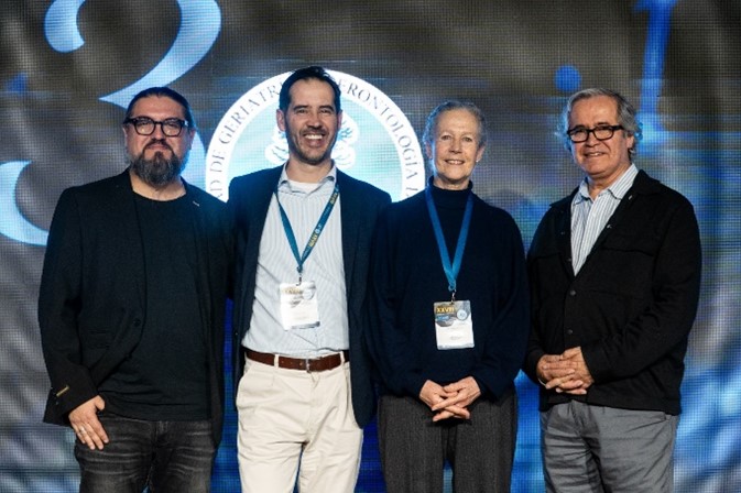 Junto_a_Juan_Carlos_Catalán__Marco_Espíldora_y_Óscar_Sepúlveda_exponiendo_en_el_Congreso_Nacional_de_la_Sociedad_de_Geriatria_y_Gerontología..jpg